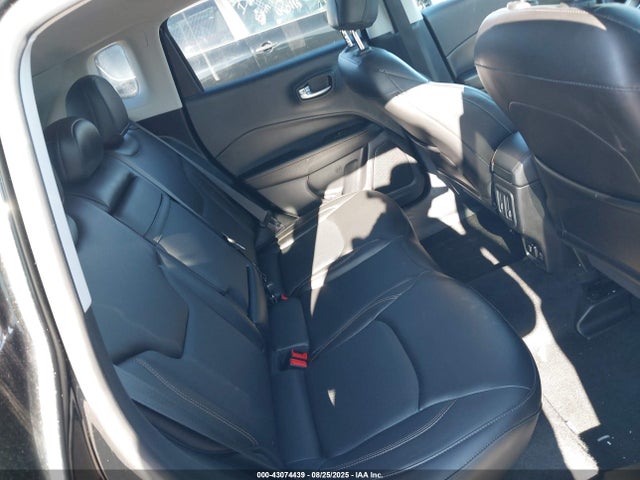 3C4NJDCBXJT180275 Jeep Compass