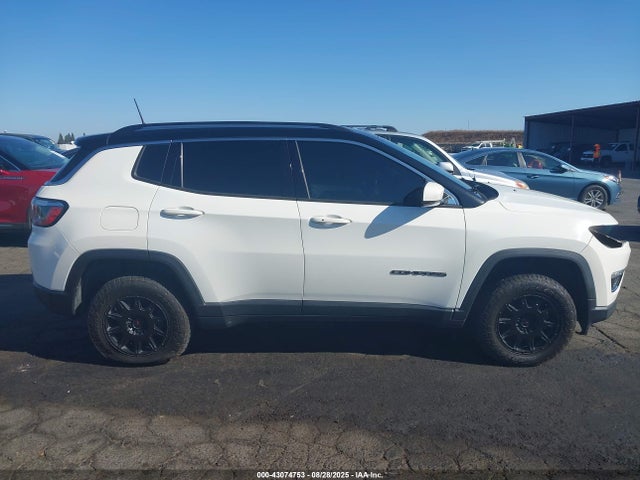 Jeep 2018 2018 3C4NJDCB7JT290510 Image 14
