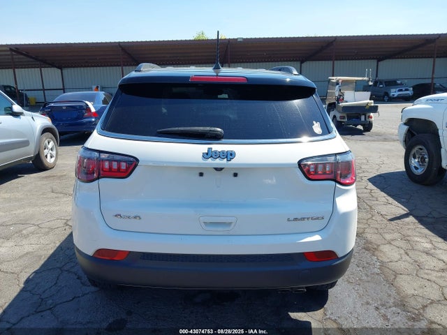 Jeep 2018 2018 3C4NJDCB7JT290510 Image 17
