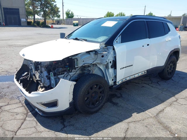 Jeep 2018 2018 3C4NJDCB7JT290510 Image 2