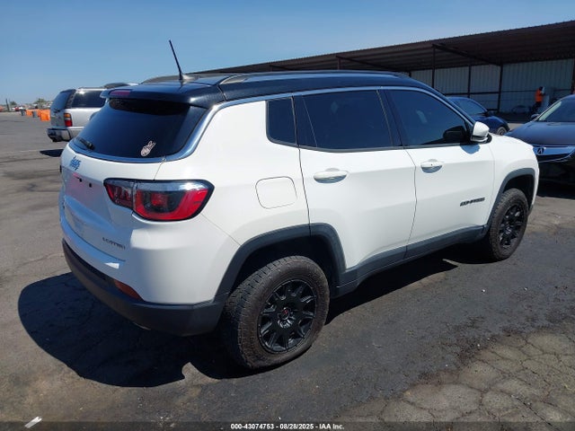 Jeep 2018 2018 3C4NJDCB7JT290510 Image 4