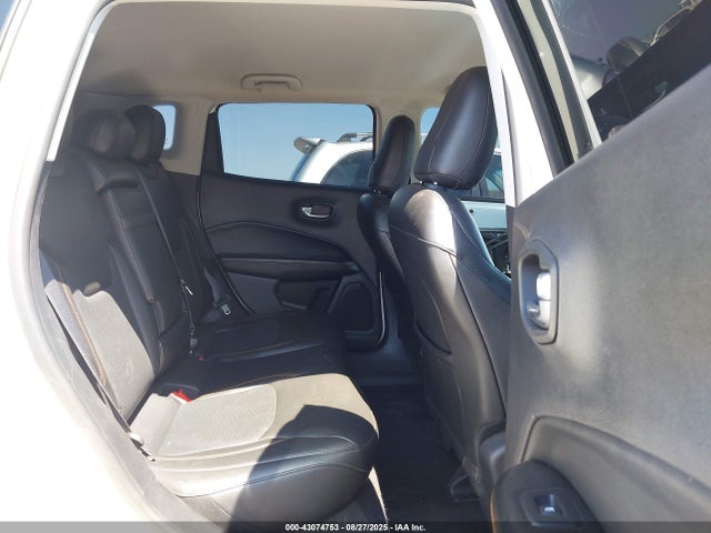 Jeep 2018 2018 3C4NJDCB7JT290510 Image 8