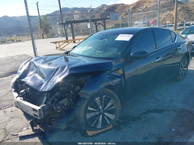 Nissan 2019 2019 1N4BL4EV3KC173689 Image 2
