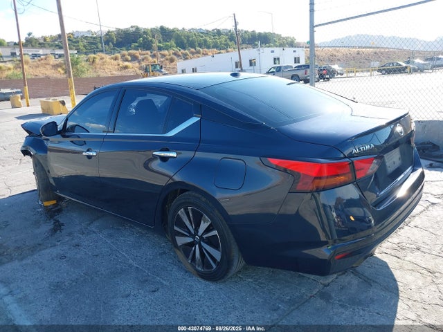 Nissan 2019 2019 1N4BL4EV3KC173689 Image 3