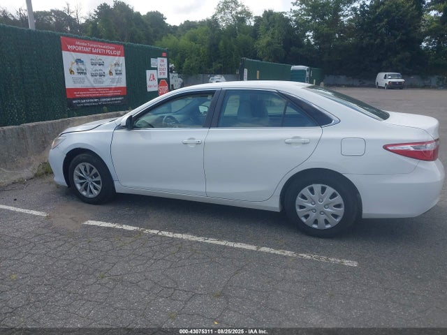 Продаж на аукціоні авто 2017 Toyota Camry Le, vin: 4T1BF1FK0HU268567, номер лоту: 43075311