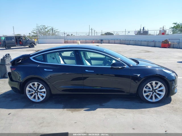 5YJ3E1EA5JF177846 Tesla 2018