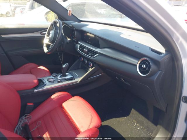 2024 ALFA ROMEO STELVIO ZASPAKBN5R7D82103 Photo 4
