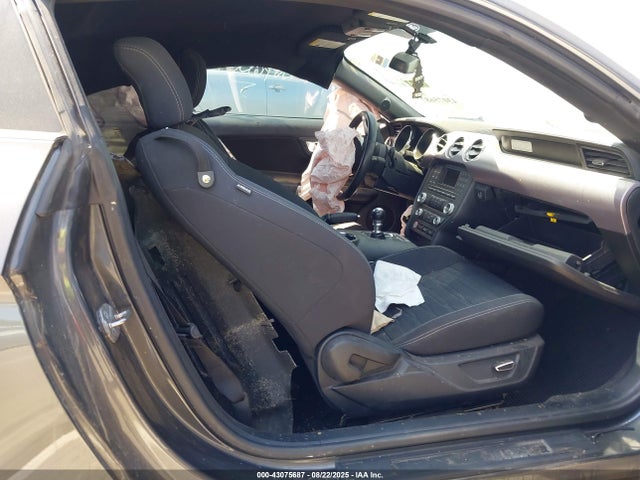 Ford 5.0l 4v premium fuel 2017 1FA6P8CF4H5319524 Image 5