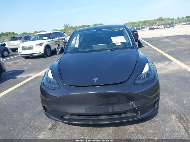 7SAYGAEE8RF114614 Tesla Model Y