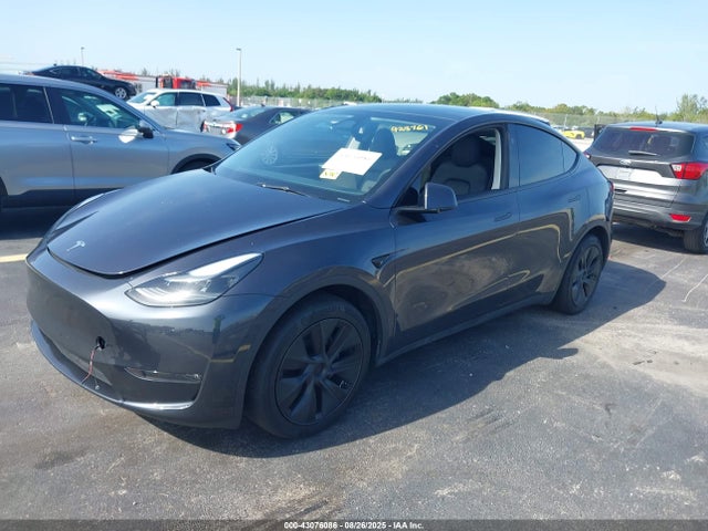 7SAYGAEE8RF114614 Tesla Model Y