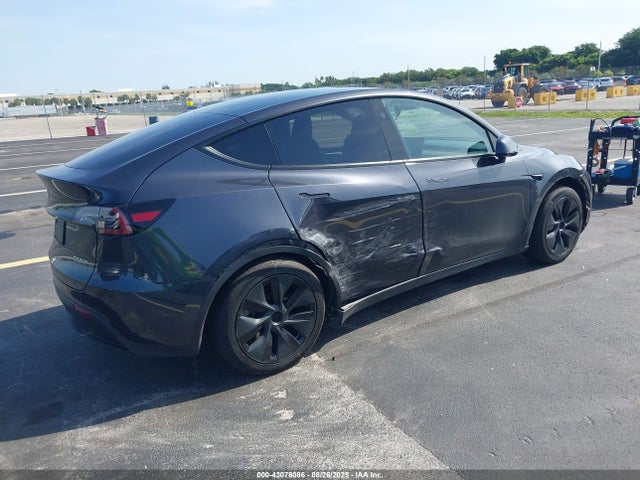 7SAYGAEE8RF114614 Tesla Model Y
