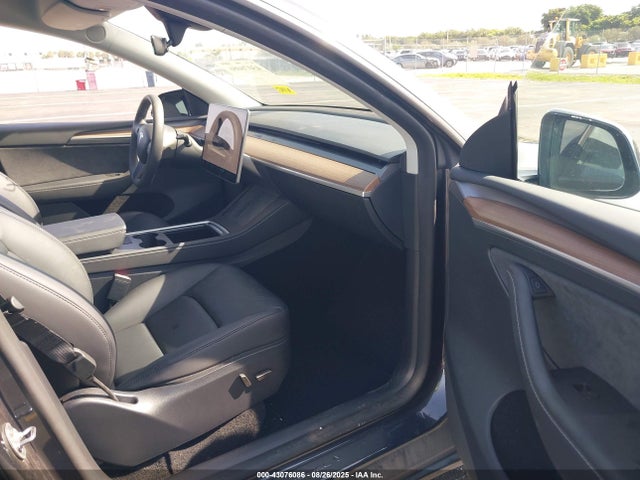7SAYGAEE8RF114614 Tesla Model Y