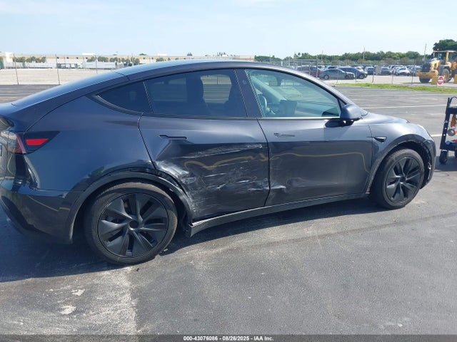 7SAYGAEE8RF114614 Tesla Model Y