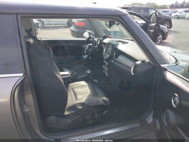 2010 MINI COOPER WMWMF3C57ATZ27809 Photo 4
