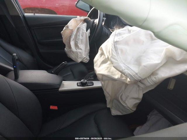 WBA3C3G54FNS75483 BMW 320i