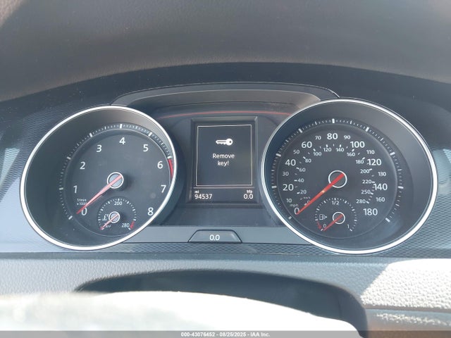 3VW5T7AUXGM011194 Volkswagen 2016