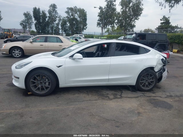 5YJ3E1EA2KF427352 Tesla MODEL 3