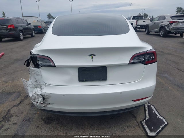 5YJ3E1EA2KF427352 Tesla MODEL 3