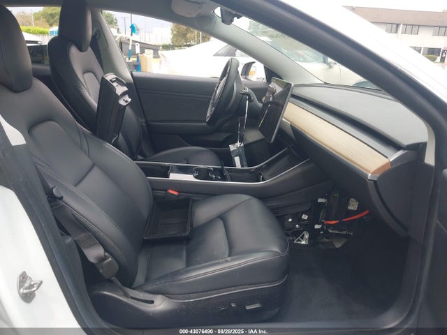 2019 TESLA MODEL 3 5YJ3E1EA2KF427352 Photo 4