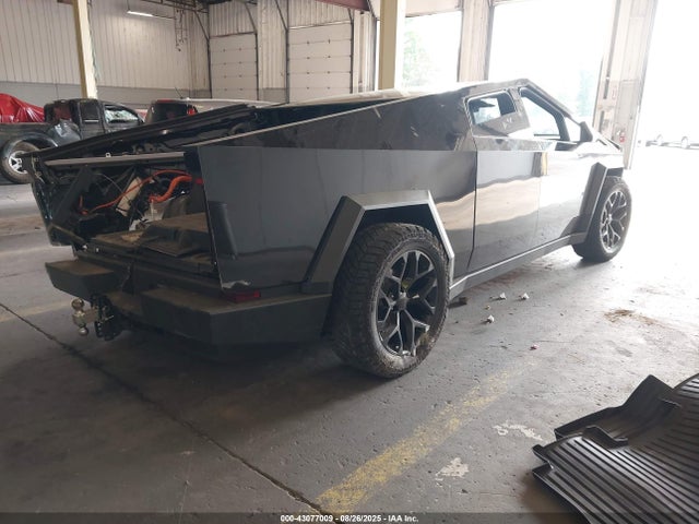 2024 TESLA CYBERTRUCK 7G2CEHED4RA027803 Photo 3