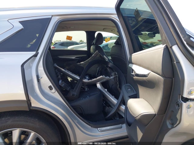 3PCAJ5M1XKF137114 Infiniti QX50