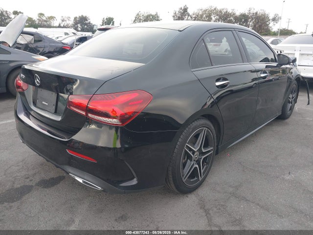 W1K3G4EB6MJ309231 Mercedes-Benz m260