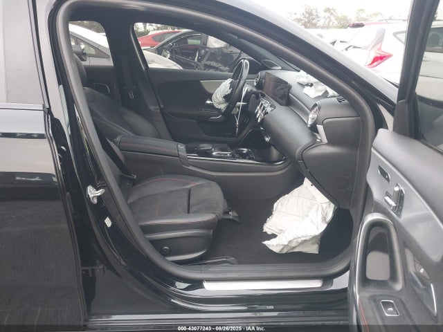 W1K3G4EB6MJ309231 Mercedes-Benz m260