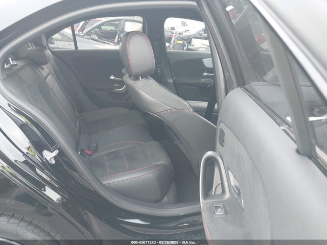 W1K3G4EB6MJ309231 Mercedes-Benz m260