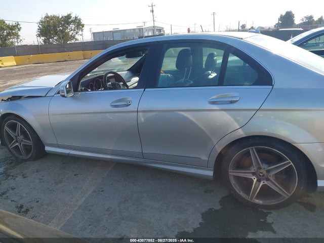 Mercedes-Benz C-Class 2014 WDDGF4HB3EA967039 Image 14