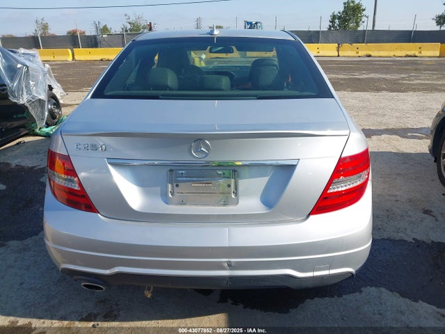 Mercedes-Benz C-Class 2014 WDDGF4HB3EA967039 Image 16