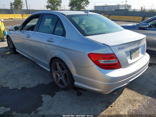 Mercedes-Benz C-Class 2014 WDDGF4HB3EA967039 Image 3