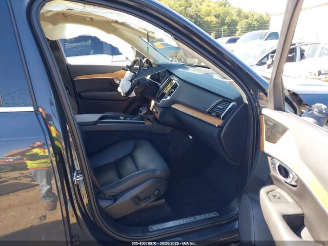 2022 VOLVO XC90 YV4A221K0N1802153 Photo 4