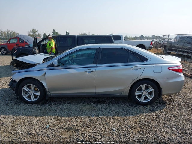 43078143 :رقم المزاد ، 4T1BF1FK7GU247052 vin ، 2016 Toyota Camry Le مزاد بيع