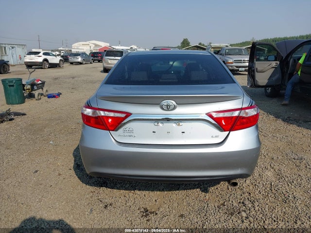 43078143 :رقم المزاد ، 4T1BF1FK7GU247052 vin ، 2016 Toyota Camry Le مزاد بيع