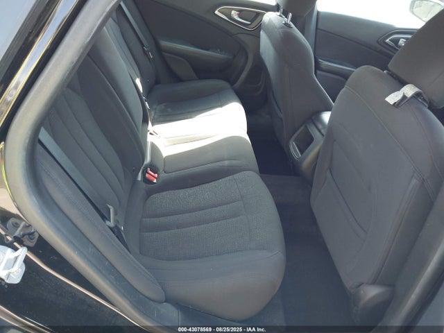1C3CCCAB7FN717064 Chrysler 200