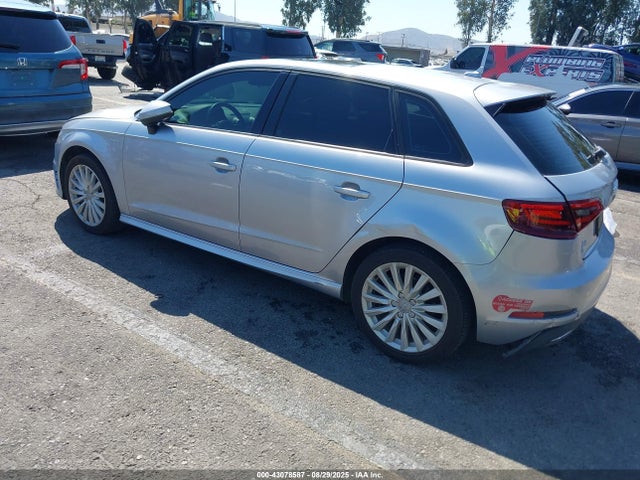 2016 AUDI A3 E-TRON WAUUPBFF3GA156524 Photo 2