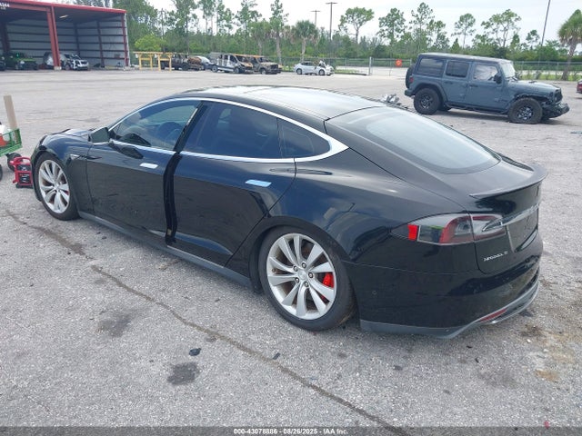 2015 TESLA MODEL S 5YJSA1H2XFFP68743 Photo 2