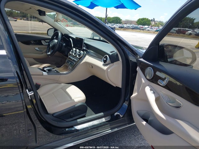 43079415 :رقم المزاد ، 55SWF4KB5FU031879 vin ، 2015 Mercedes-benz C 300 4matic/luxury 4matic/sport 4matic مزاد بيع