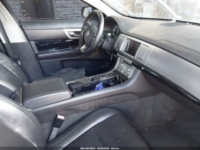 2011 JAGUAR XF SAJWA0FB2BLS19500 Photo 4