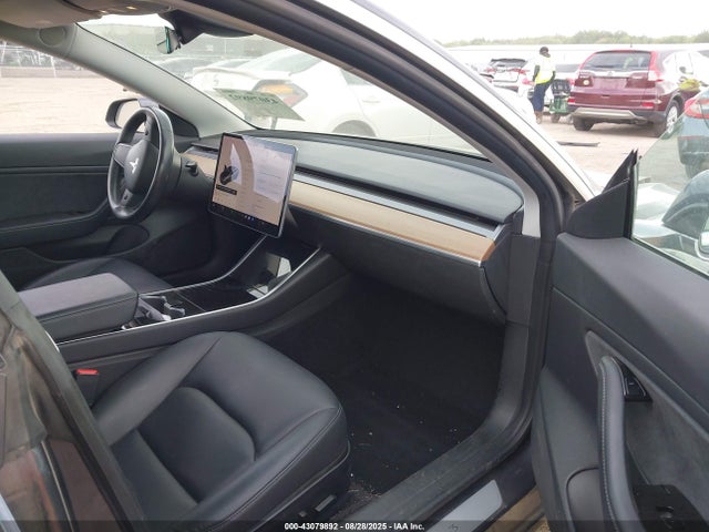 2018 TESLA MODEL 3 5YJ3E1EB5JF119549 Photo 4