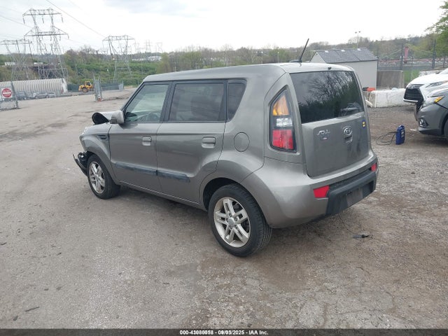 2010 KIA SOUL KNDJT2A27A7161445 Photo 2