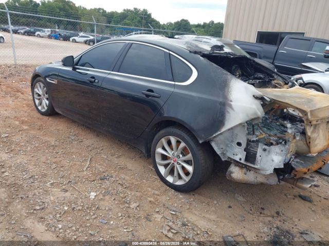 2017 JAGUAR XF SAJBJ4BN4HCY32202 Photo 2