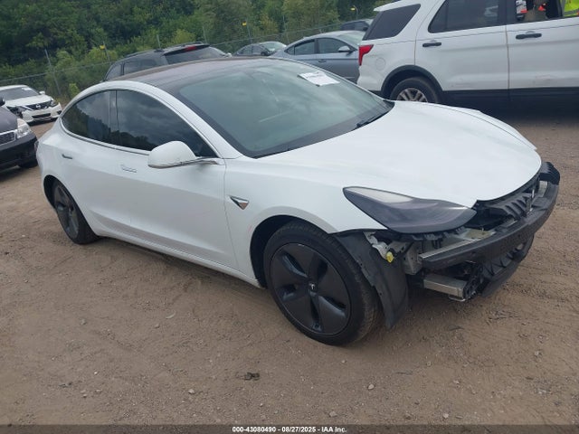 2018 TESLA MODEL 3 5YJ3E1EB7JF073884 Photo 0