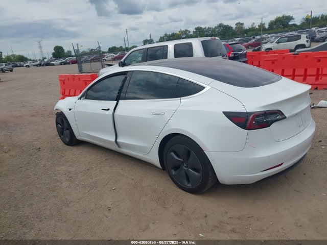 2018 TESLA MODEL 3 5YJ3E1EB7JF073884 Photo 2