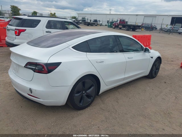 2018 TESLA MODEL 3 5YJ3E1EB7JF073884 Photo 3