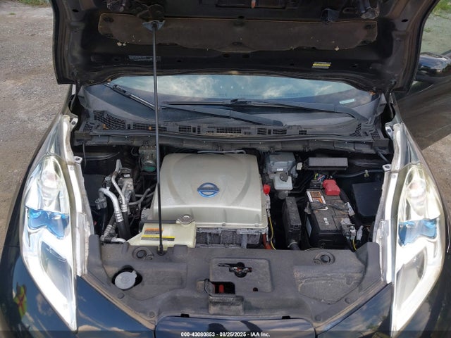 Nissan Leaf 2015 1N4AZ0CP1FC310335 Image 10