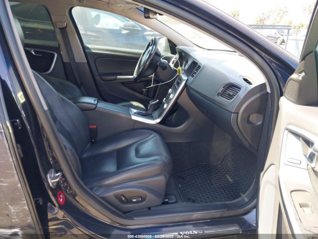 2017 VOLVO V60 YV140MEKXH1367247 Photo 4