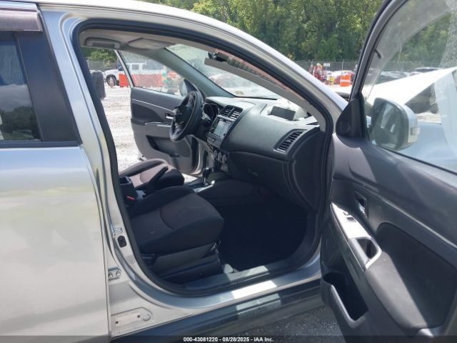 2018 MITSUBISHI OUTLANDER SPORT JA4AR3AU1JU018587 Photo 4