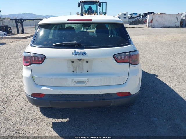 Jeep Compass 2018 3C4NJCAB6JT263442 Image 16