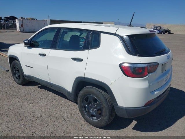 Jeep Compass 2018 3C4NJCAB6JT263442 Image 3